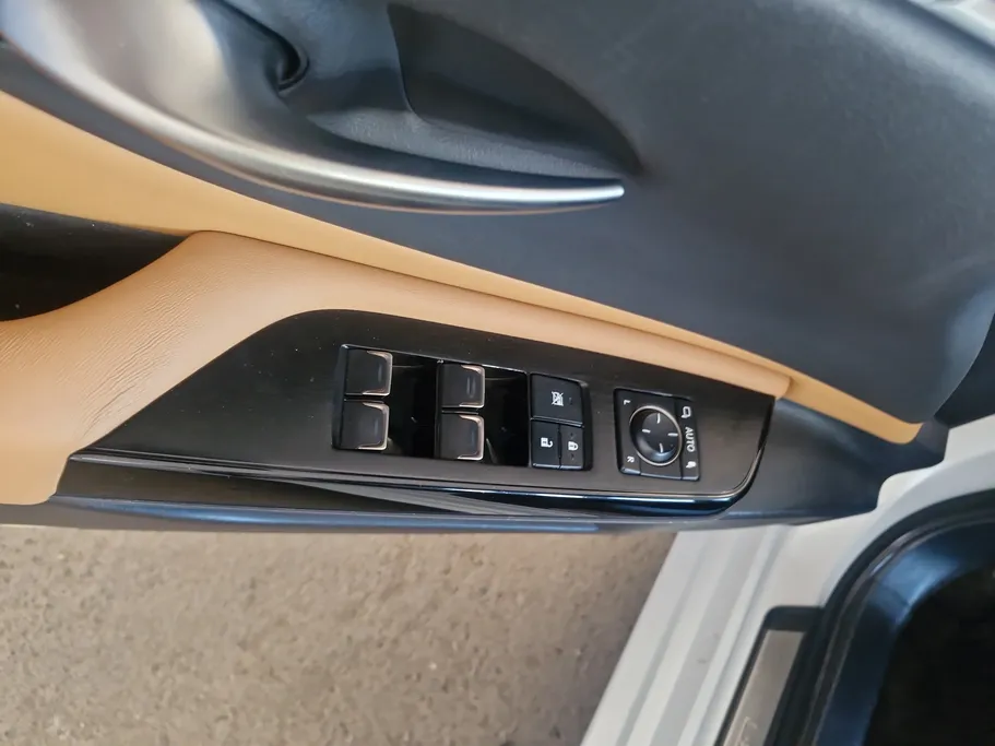 2023 Lexus ES 300 H 
