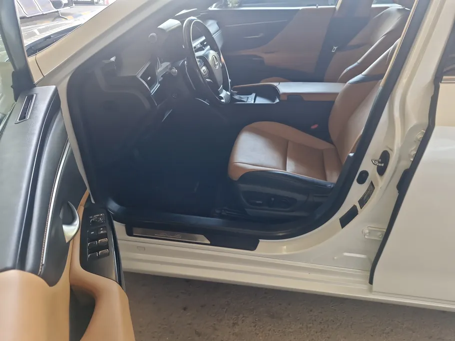 2023 Lexus ES 300 H 