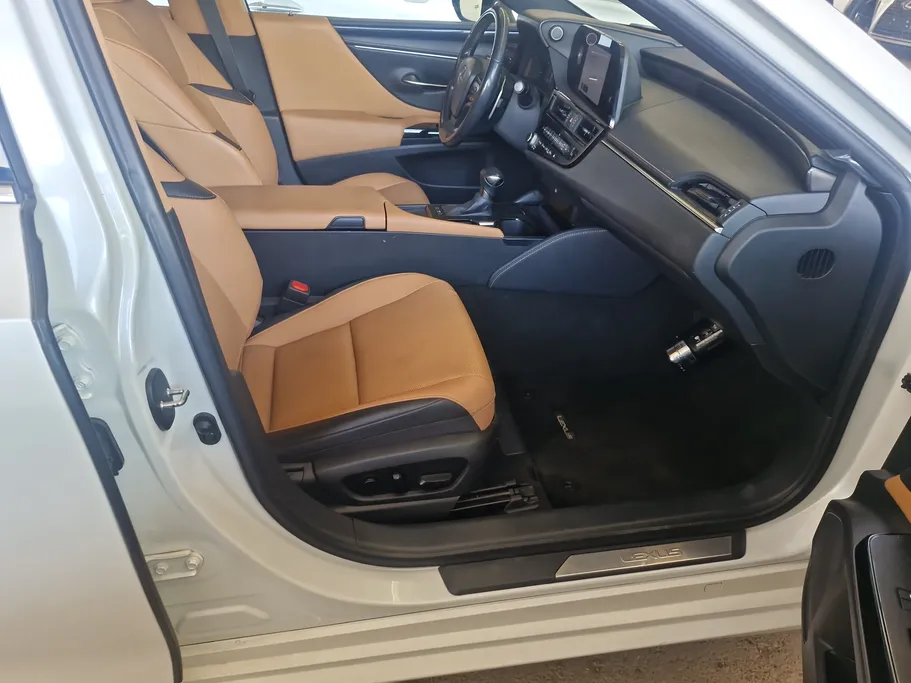 2023 Lexus ES 300 H 
