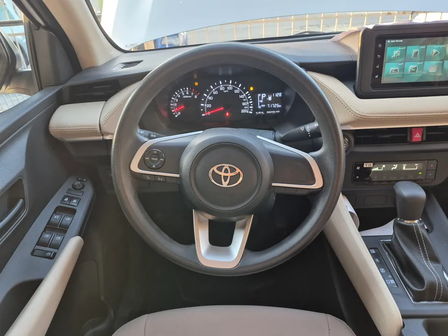 2023 Toyota Yaris  Y 