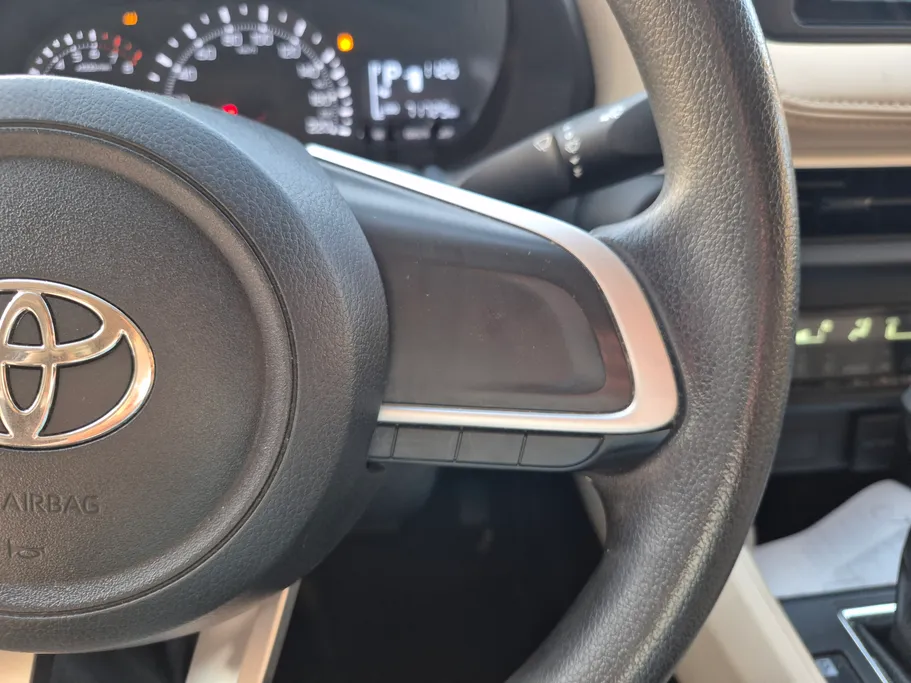 2023 Toyota Yaris  Y 