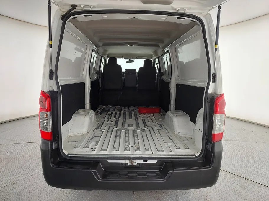 2022 Nissan Urvan بضاعة 