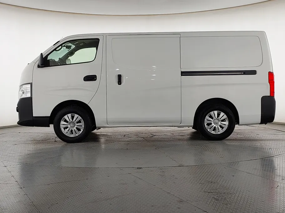 2022 Nissan Urvan بضاعة 