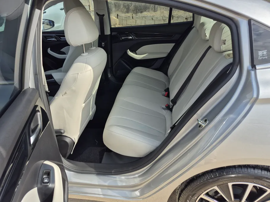 2025 MG 5 LUX 