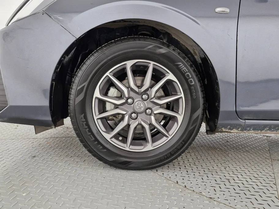 2023 Toyota Yaris  Y 