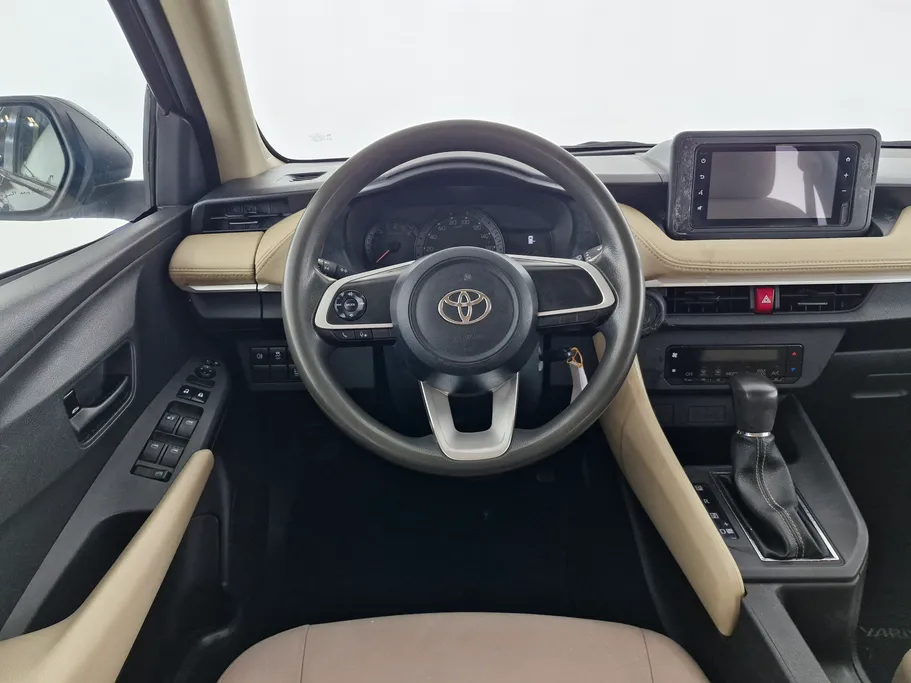 2023 Toyota Yaris  Y 
