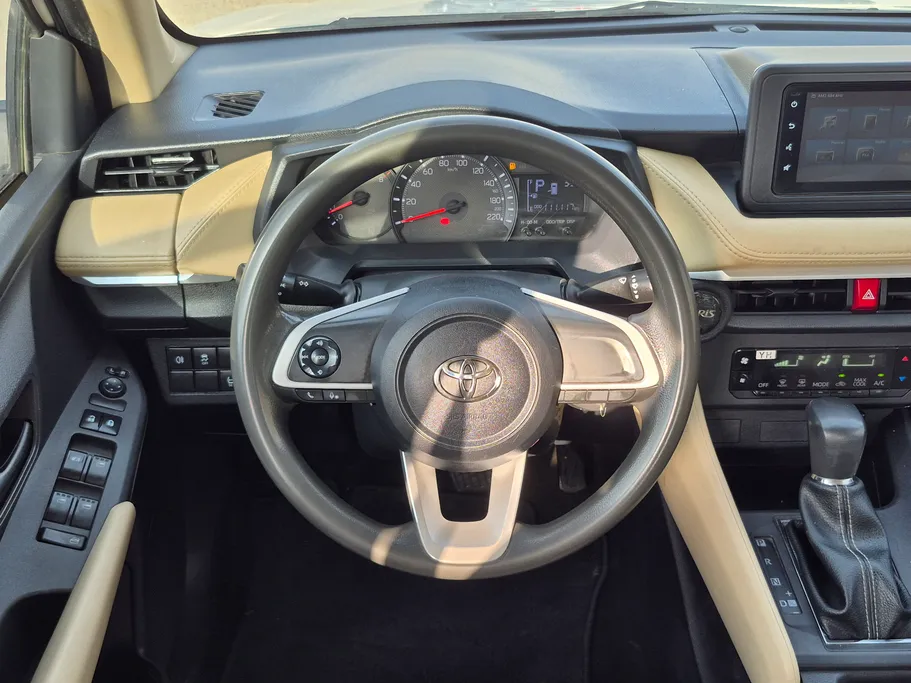 2023 Toyota Yaris  Y 