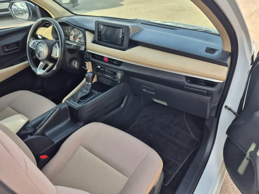 2023 Toyota Yaris  Y 
