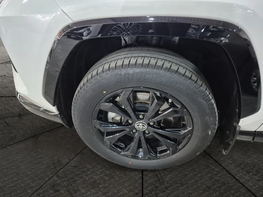 2025 Toyota RAV4 XLE HEV 