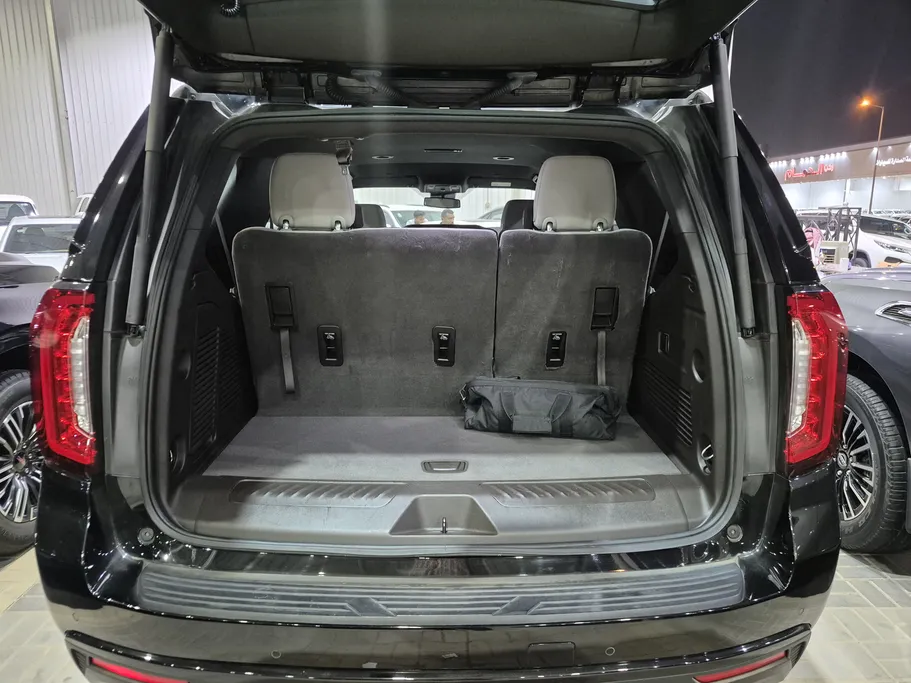 2023 GMC Yukon SLE 