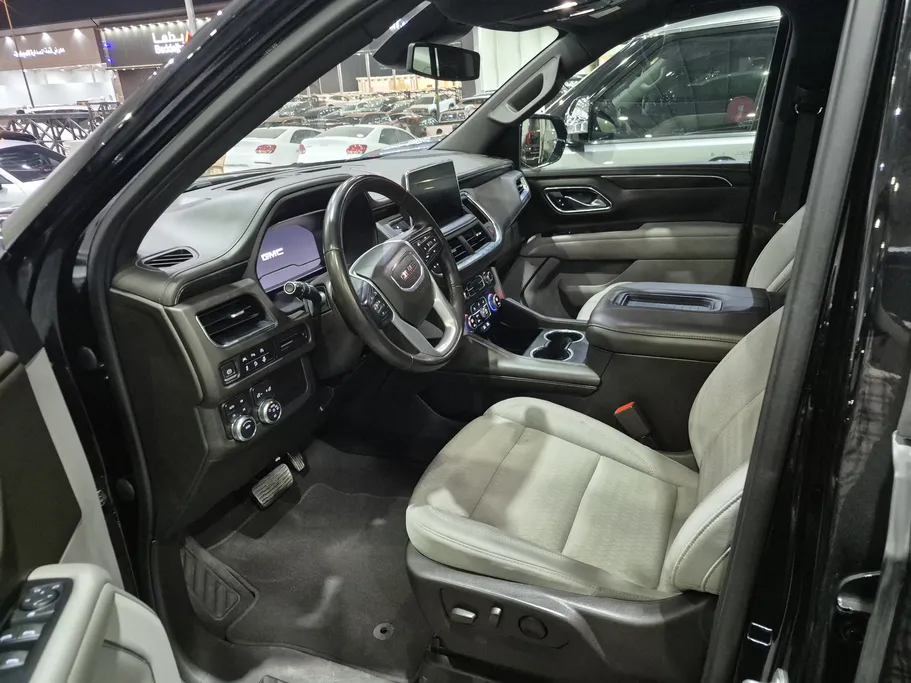2023 GMC Yukon SLE 