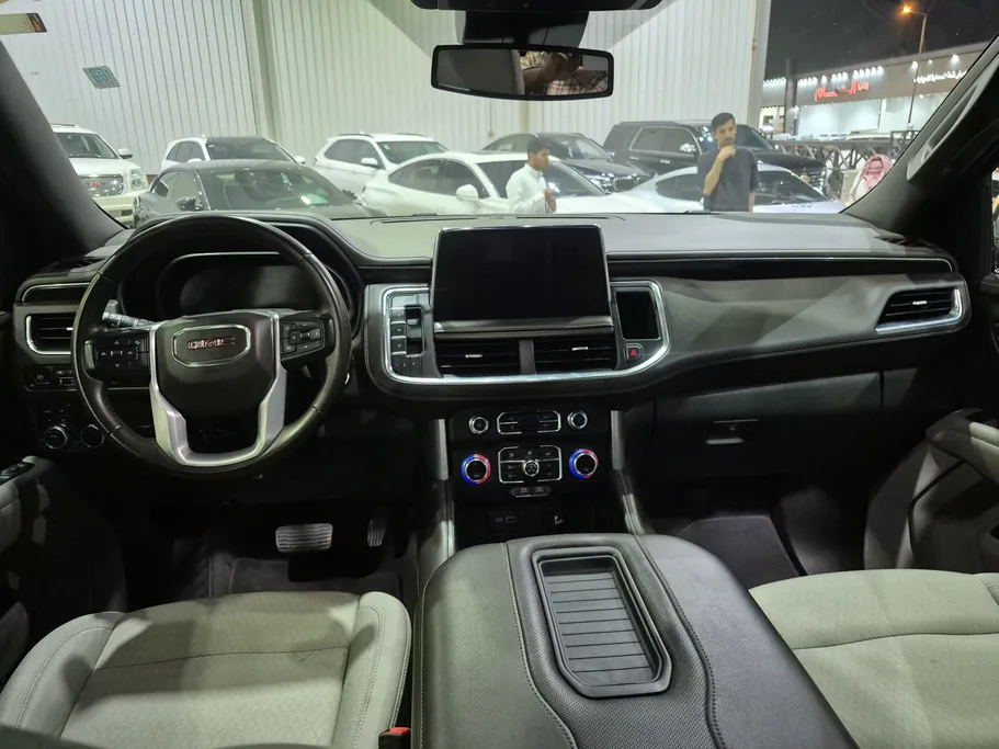 2023 GMC Yukon SLE 
