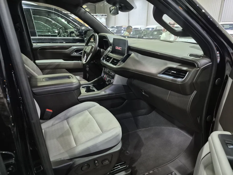 2023 GMC Yukon SLE 