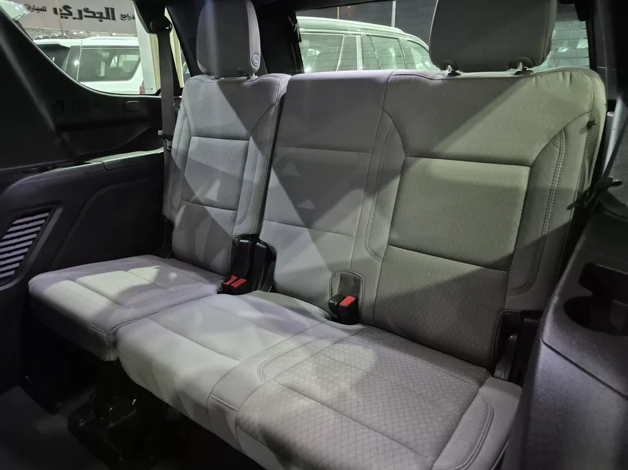 2023 GMC Yukon SLE 