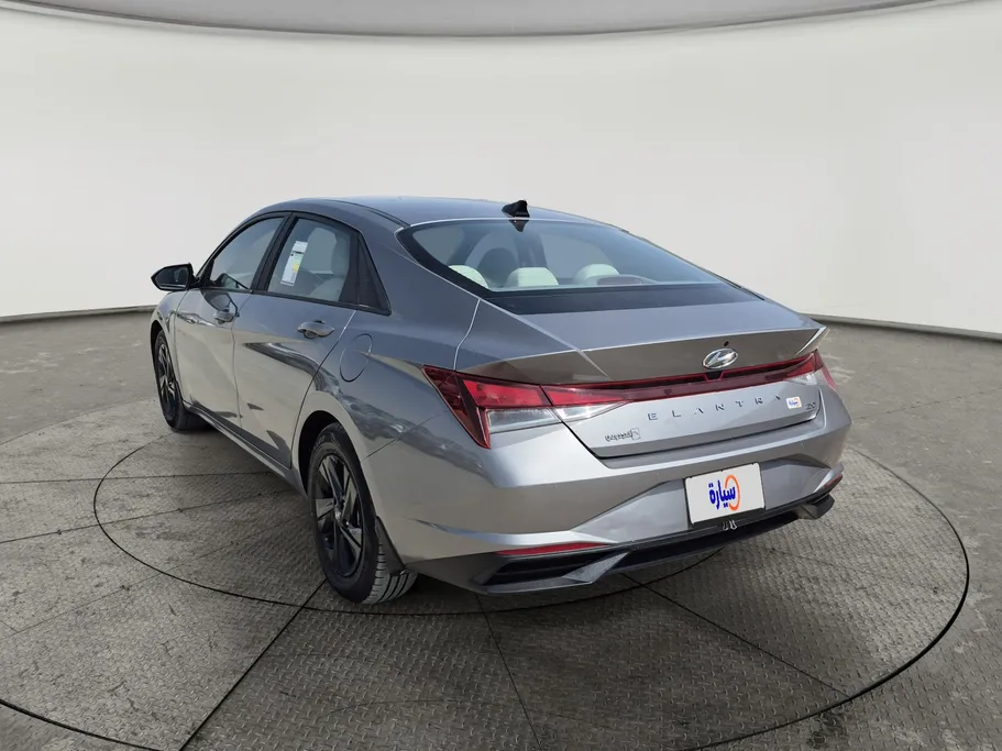 2023 Hyundai Elantra Smart 