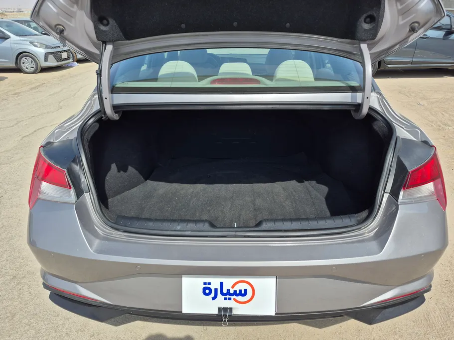 2023 Hyundai Elantra Smart 