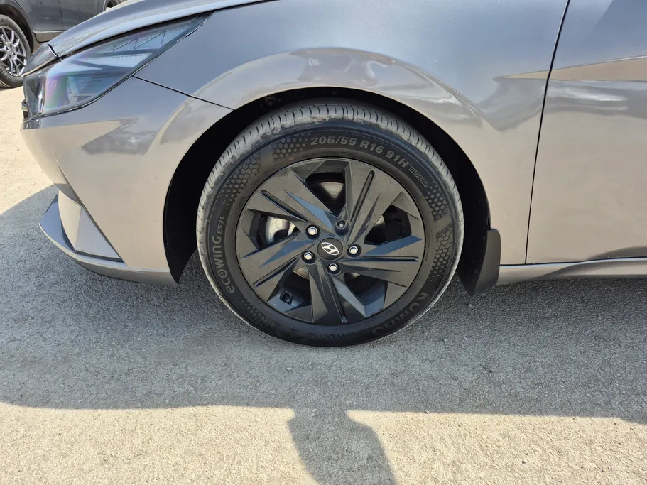 2023 Hyundai Elantra Smart 