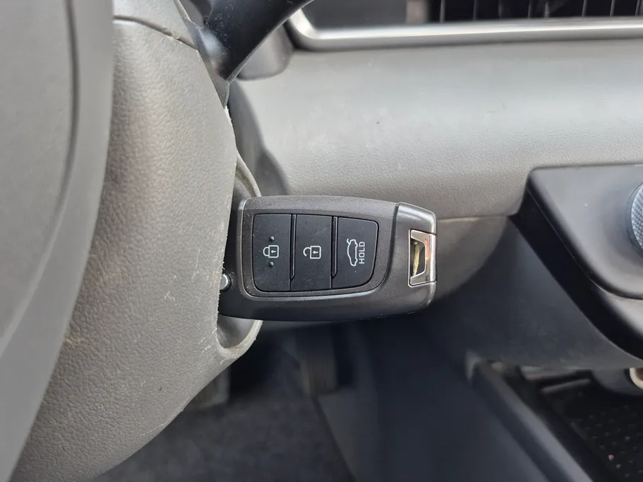 2023 Hyundai Elantra Smart 