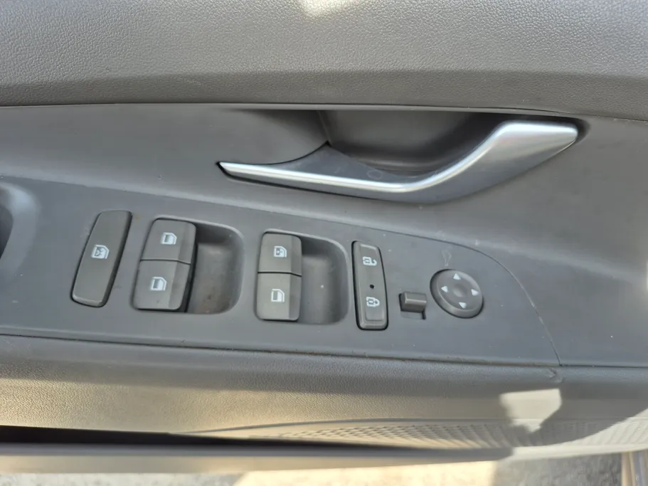2023 Hyundai Elantra Smart 