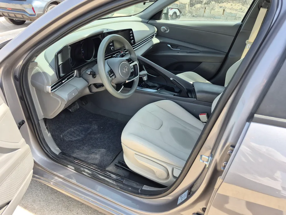 2023 Hyundai Elantra Smart 