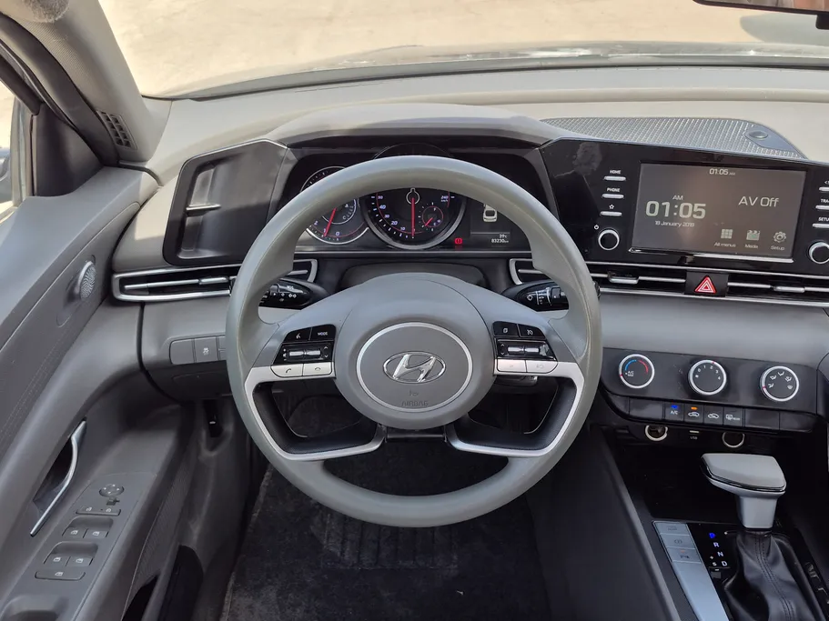 2023 Hyundai Elantra Smart 
