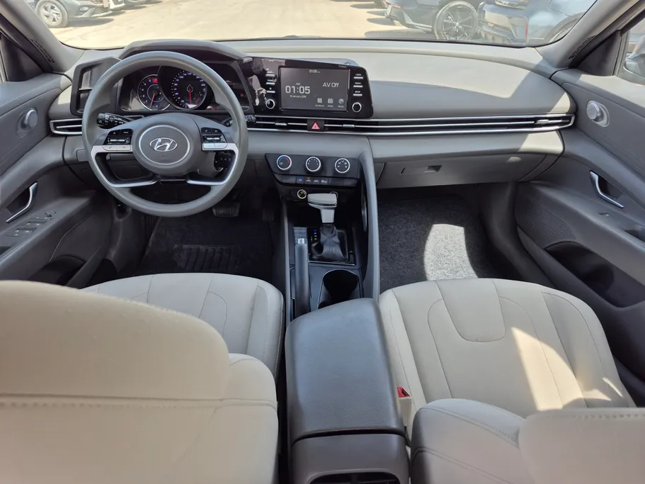 2023 Hyundai Elantra Smart 