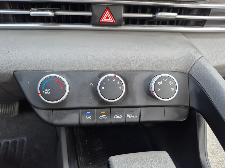2023 Hyundai Elantra Smart 