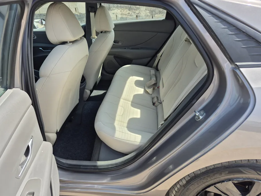 2023 Hyundai Elantra Smart 