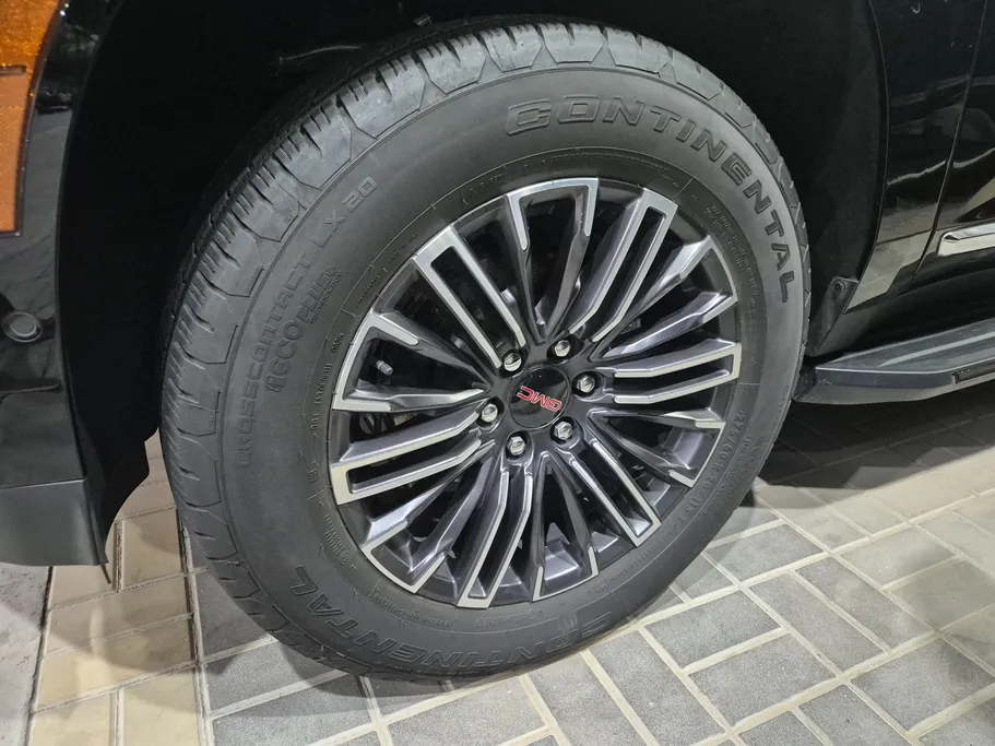 2025 GMC Yukon Elevation 