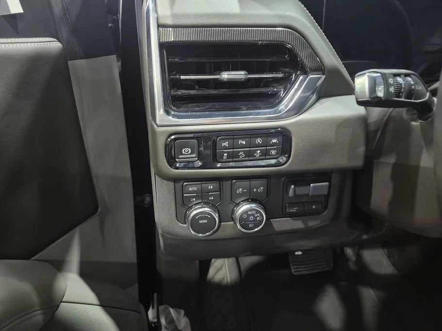 2025 GMC Yukon Elevation 