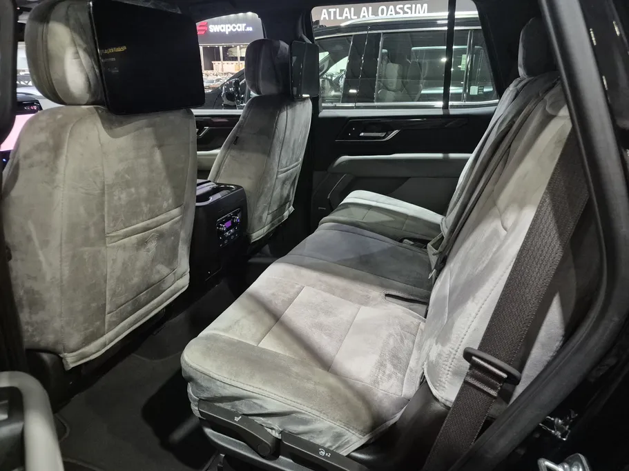 2025 GMC Yukon Elevation 