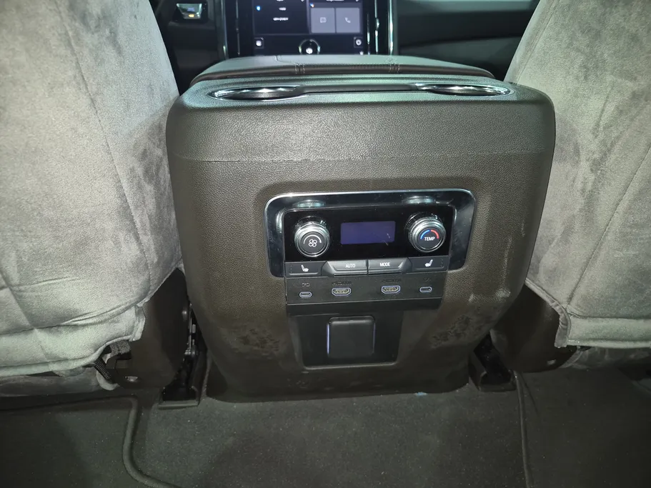 2025 GMC Yukon Elevation 