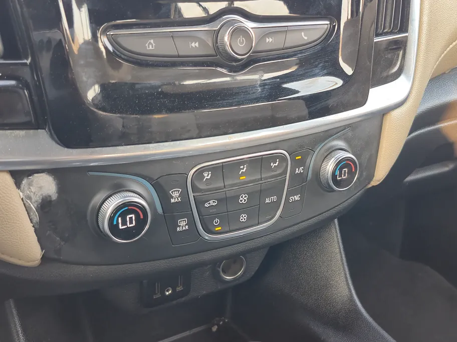 2022 Chevrolet Traverse LS 