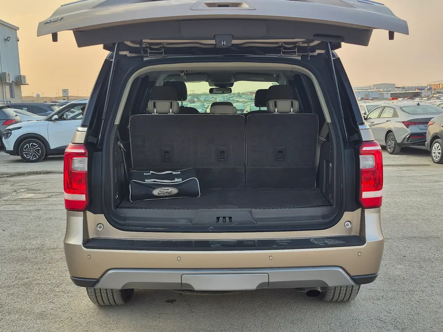 2020 Ford Expedition XLT 