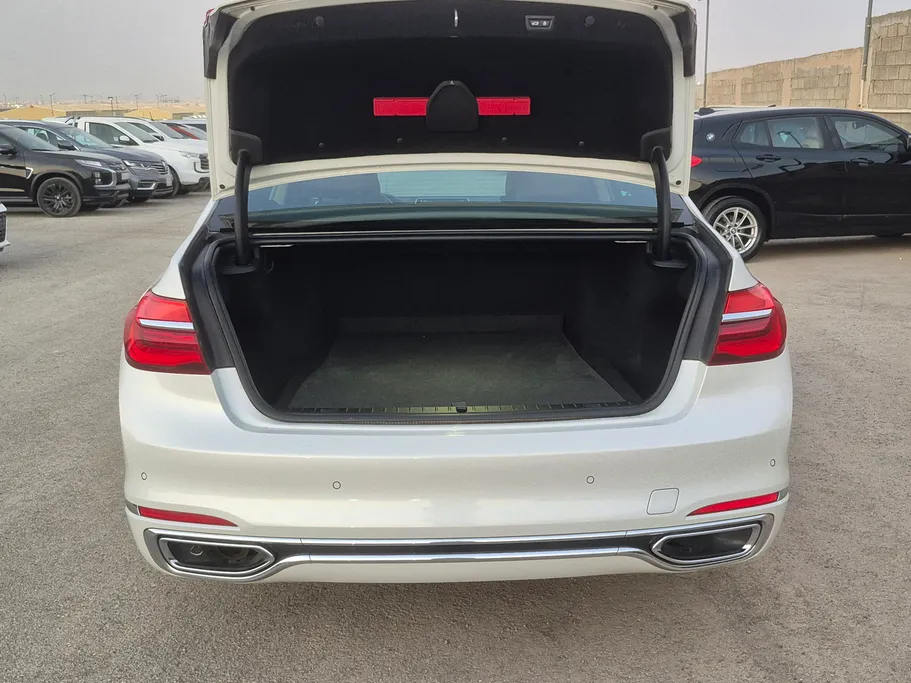 بي ام دبليو الفئة السابعة 740Li 2018 