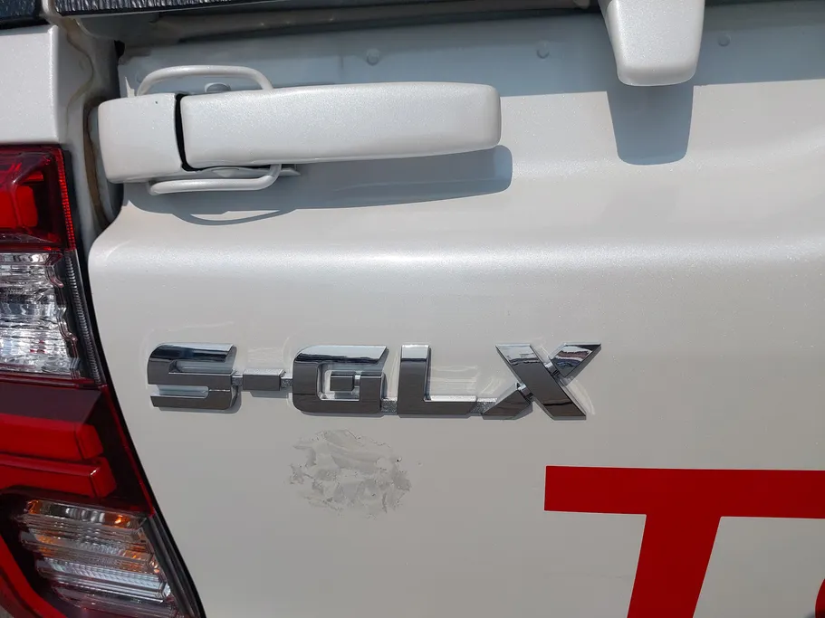 تويوتا هايلكس GLX.S 2025 