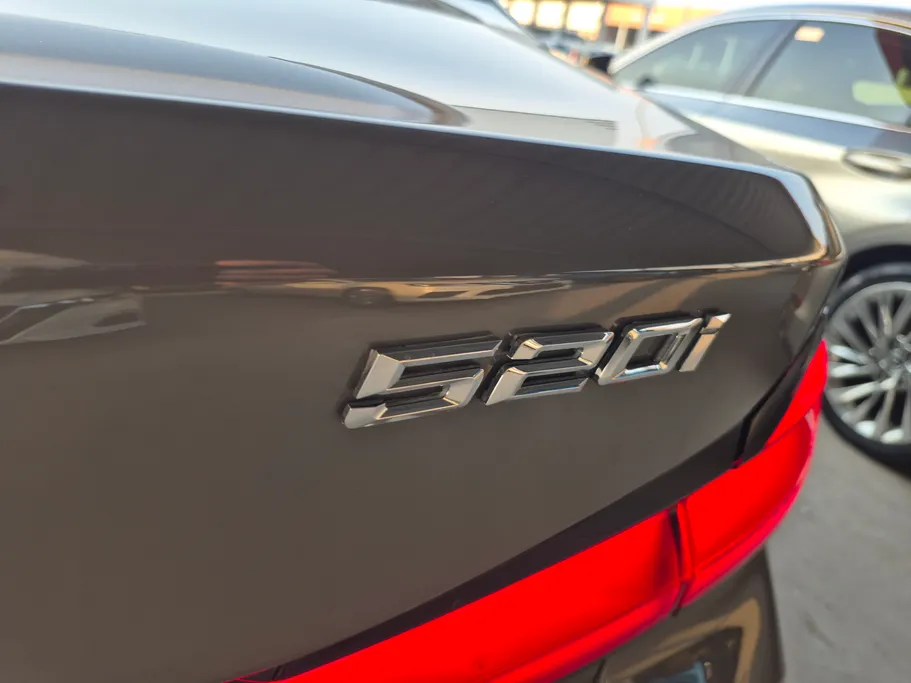 بي ام دبليو الفئة الخامسة 520i 2021 