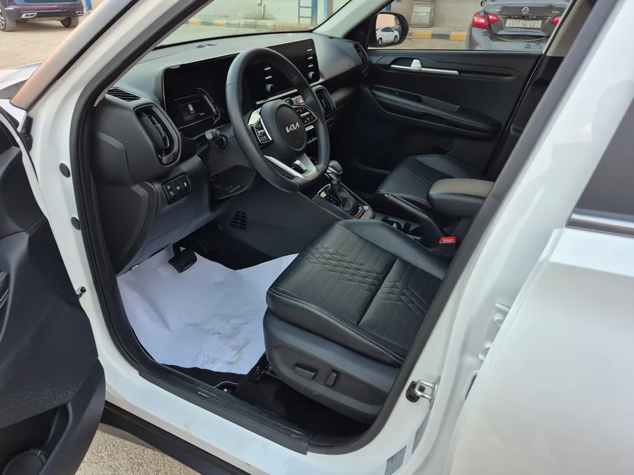 2024 Kia SONET EX 