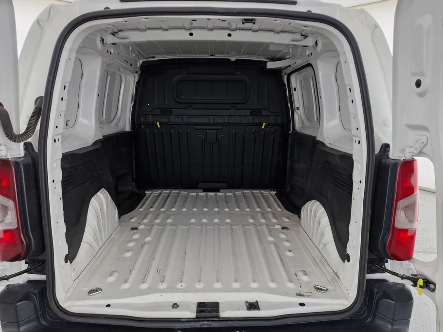 2022 Peugeot Partner Short van 