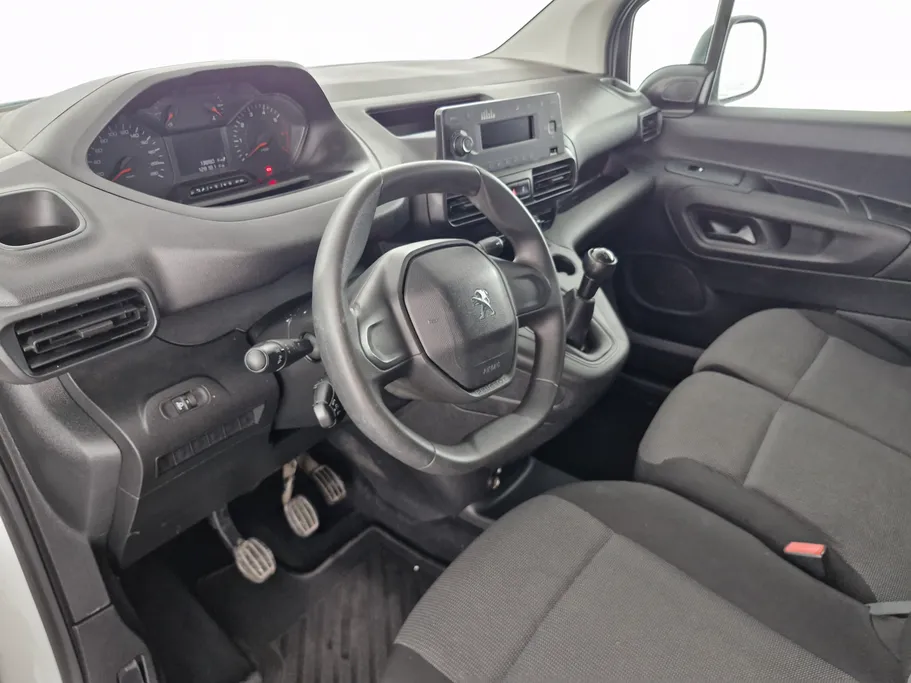 2022 Peugeot Partner Short van 