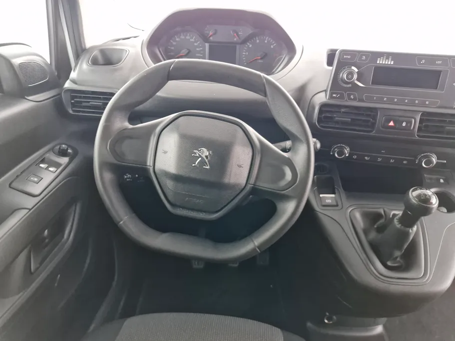 2022 Peugeot Partner Short van 