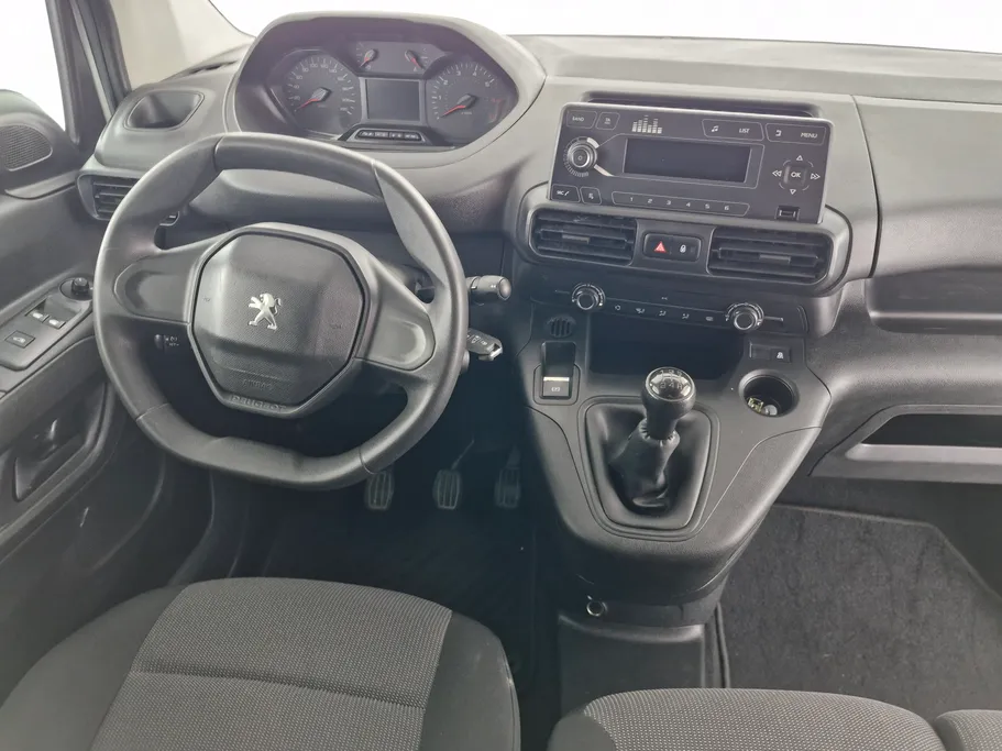 2022 Peugeot Partner Short van 