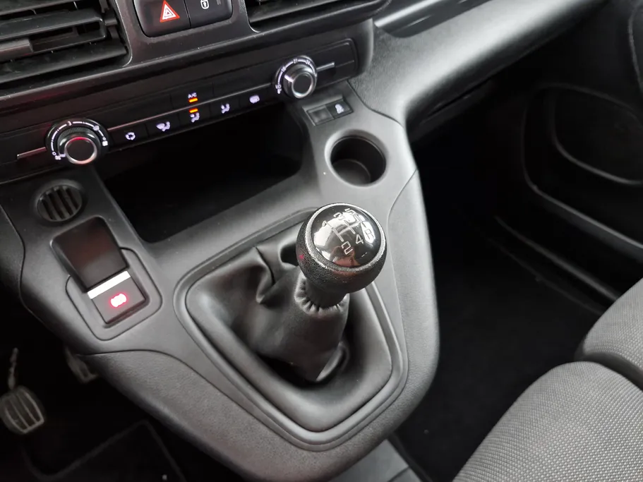 2022 Peugeot Partner Short van 