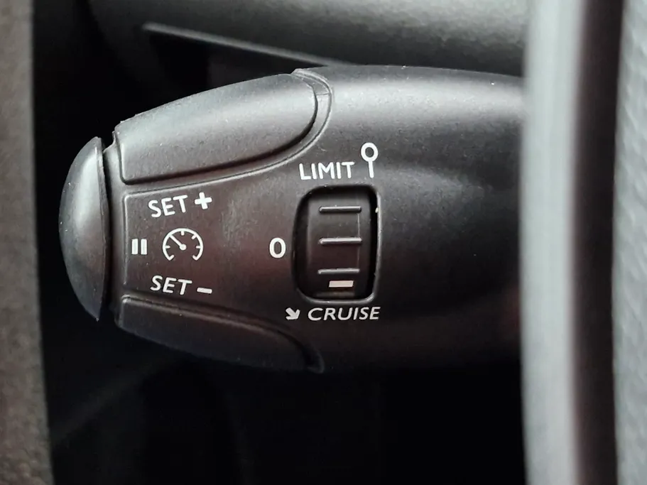 2022 Peugeot Partner Short van 