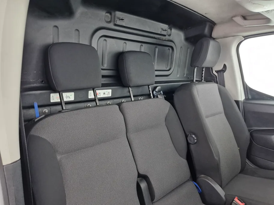 2022 Peugeot Partner Short van 