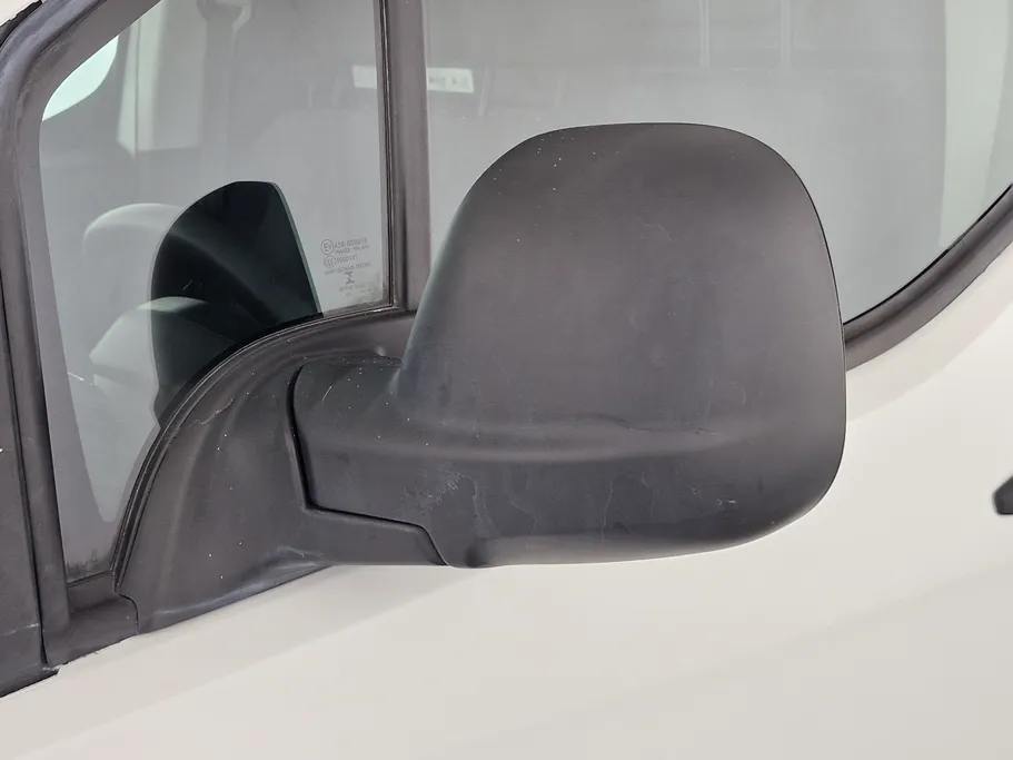 2022 Peugeot Partner Short van 