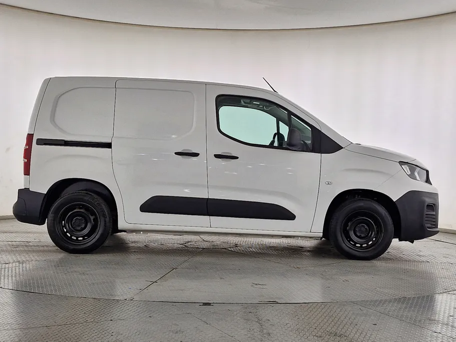 2022 Peugeot Partner Short van 