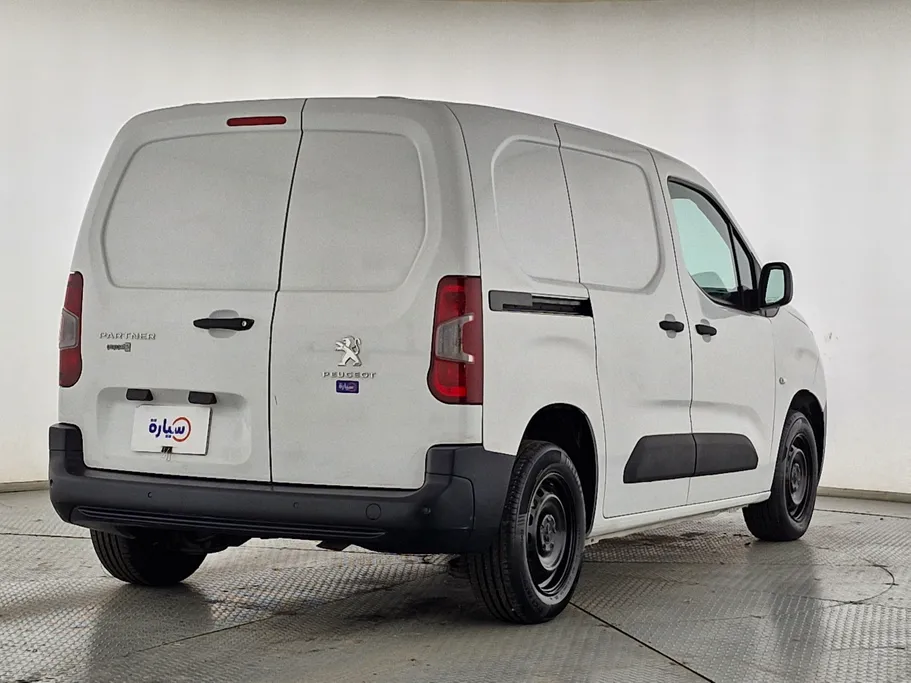 2022 Peugeot Partner Short van 