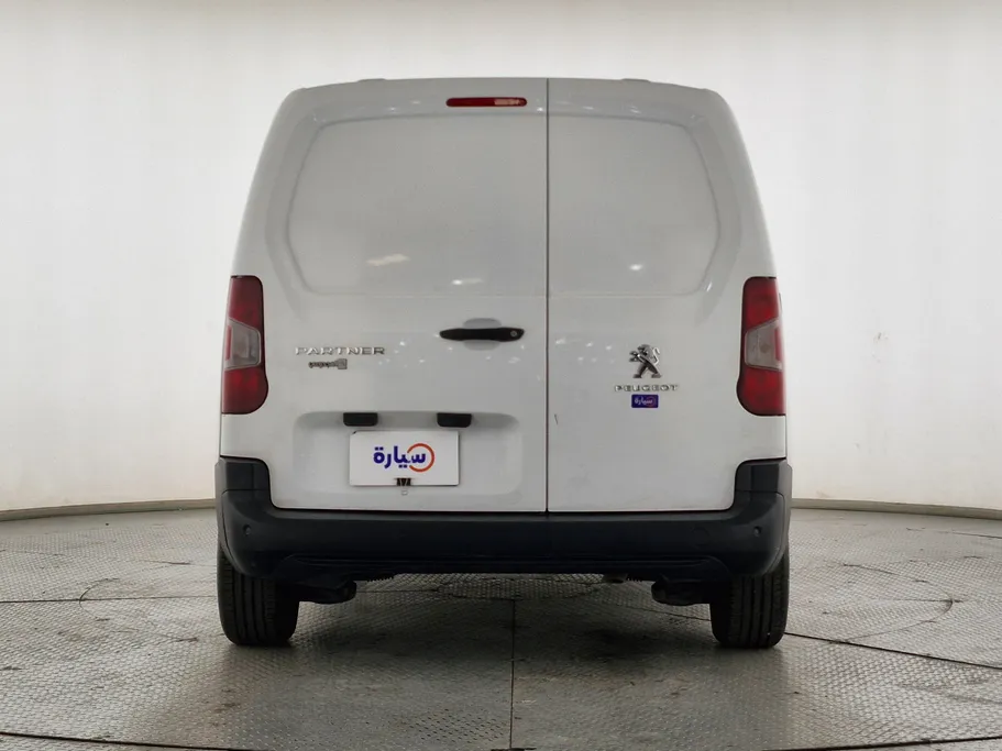 2022 Peugeot Partner Short van 