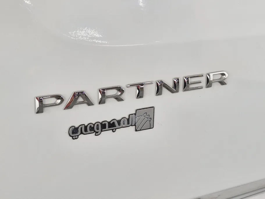 2022 Peugeot Partner Short van 
